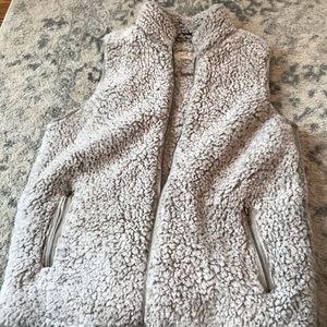 Thread supply Sherpa vest